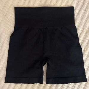Seamless Ribbed Gym Shorts